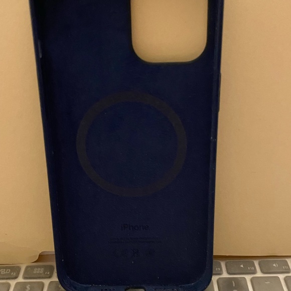 Apple iPhone 13 Pro Max Silicone Case with MagSafe - Abyss Blue - Picture 2 of 2